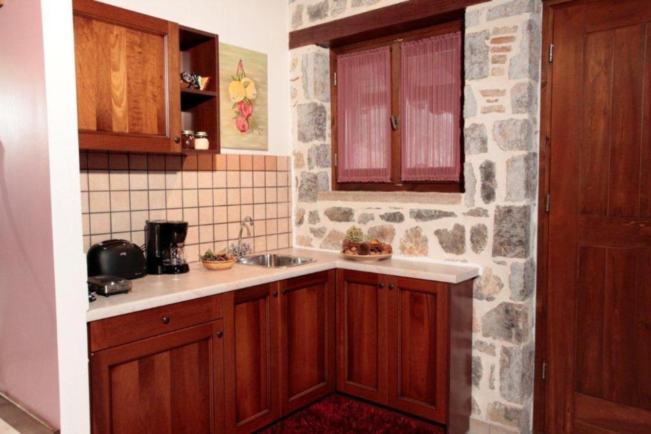 Efharis Filoxenon Apartment Feneós Exterior foto