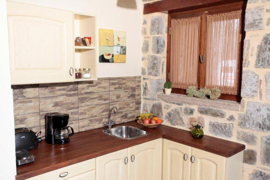 Efharis Filoxenon Apartment Feneós Cameră foto